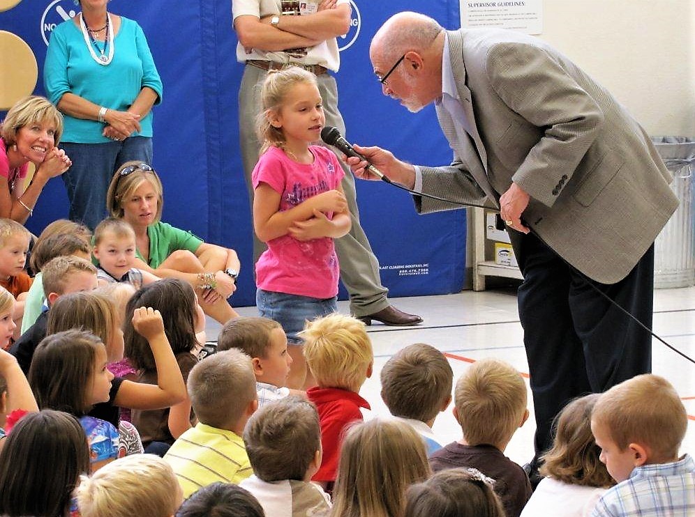 Vax schmoozing the kids (2)